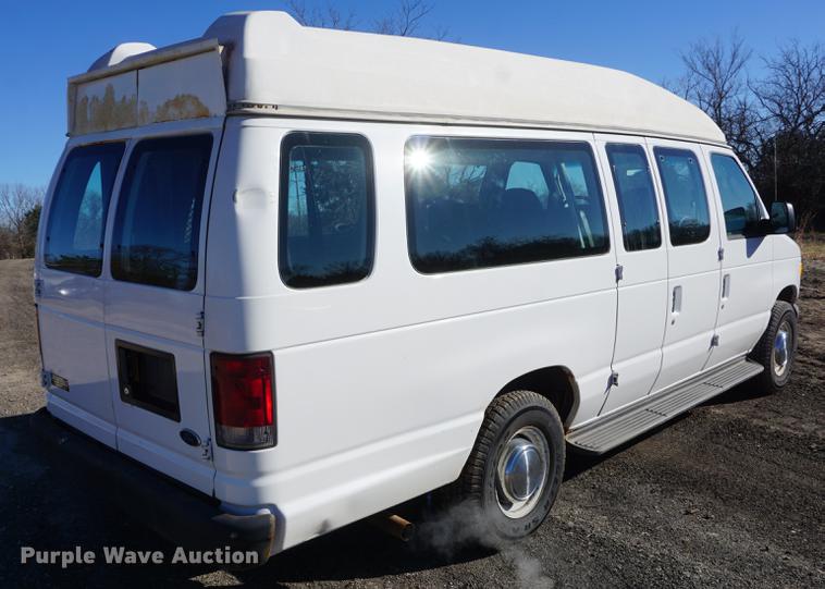 image for item DE3356 2003 Ford E350 Super Duty van