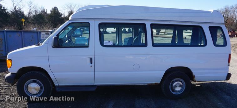 image for item DE3356 2003 Ford E350 Super Duty van