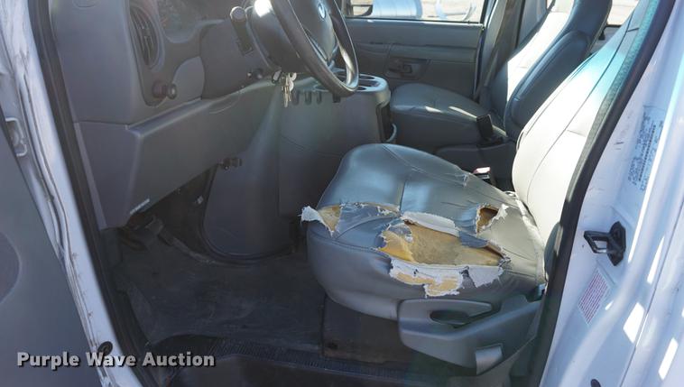 image for item DE3356 2003 Ford E350 Super Duty van