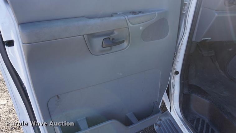 image for item DE3356 2003 Ford E350 Super Duty van