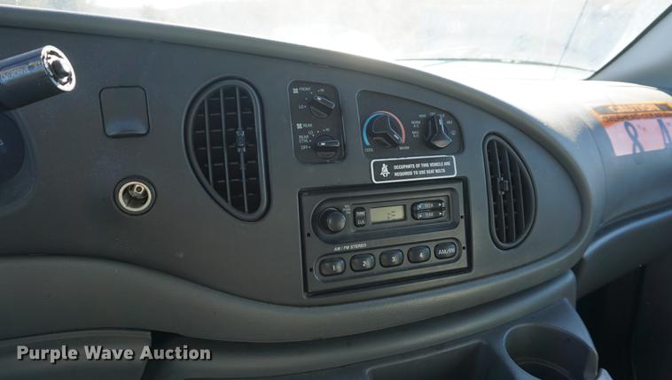 image for item DE3356 2003 Ford E350 Super Duty van