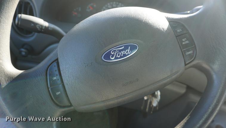 image for item DE3356 2003 Ford E350 Super Duty van