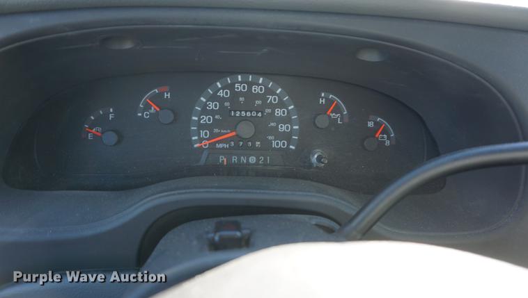 image for item DE3356 2003 Ford E350 Super Duty van