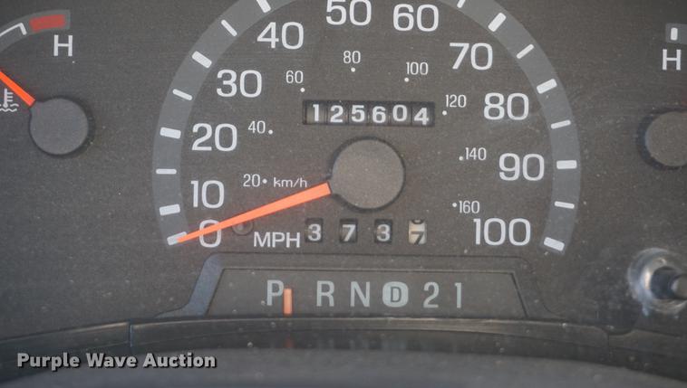 image for item DE3356 2003 Ford E350 Super Duty van