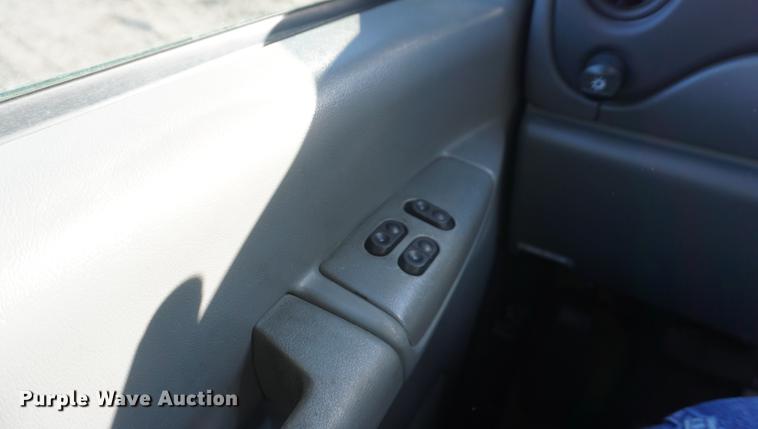 image for item DE3356 2003 Ford E350 Super Duty van