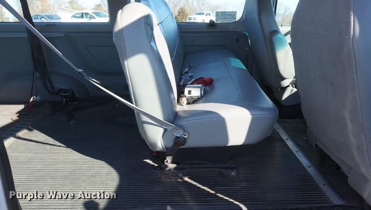 image for item DE3356 2003 Ford E350 Super Duty van