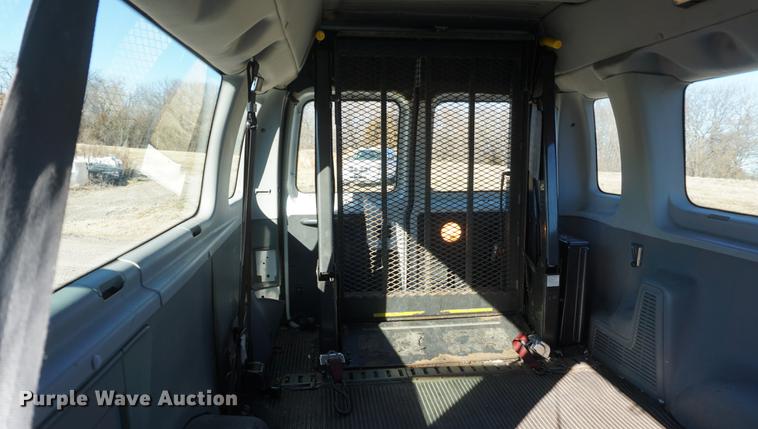 image for item DE3356 2003 Ford E350 Super Duty van