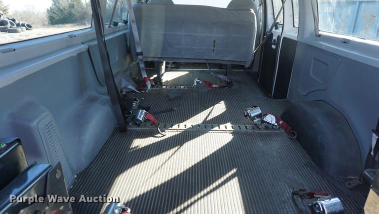 image for item DE3356 2003 Ford E350 Super Duty van