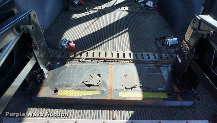 image for item DE3356 2003 Ford E350 Super Duty van