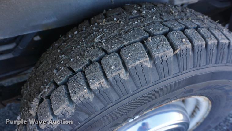 image for item DE3356 2003 Ford E350 Super Duty van