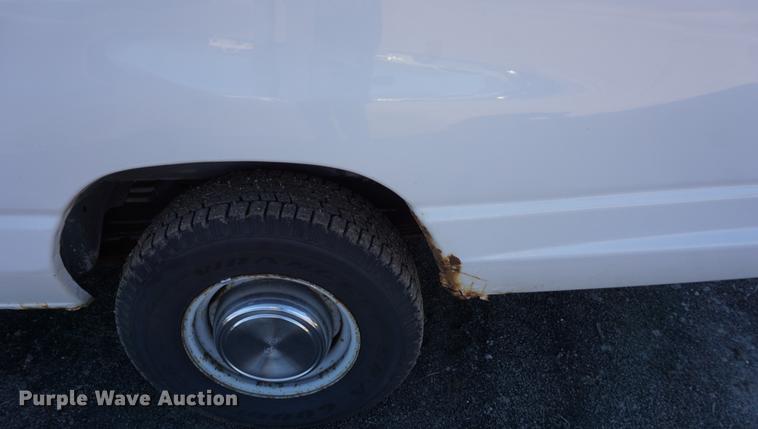 image for item DE3356 2003 Ford E350 Super Duty van