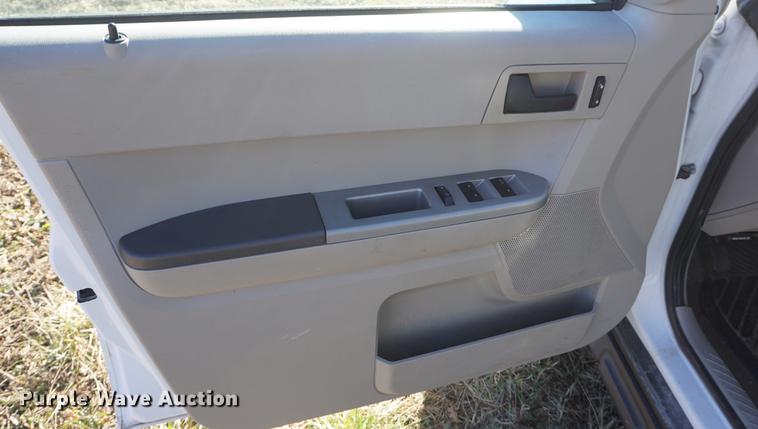 image for item DE3357 2008 Ford Escape Hybrid SUV