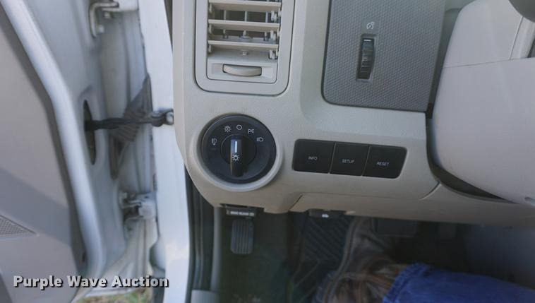 image for item DE3357 2008 Ford Escape Hybrid SUV