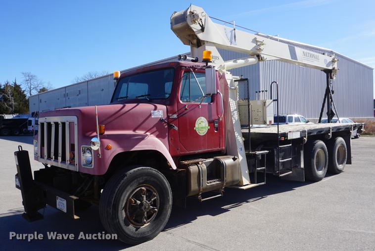 image for item DE3359 1989 International S2500 crane truck