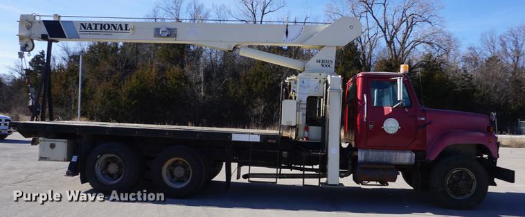 image for item DE3359 1989 International S2500 crane truck