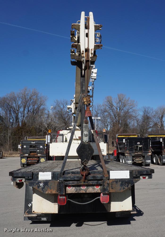 image for item DE3359 1989 International S2500 crane truck