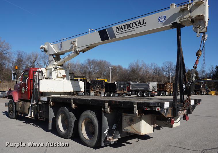 image for item DE3359 1989 International S2500 crane truck
