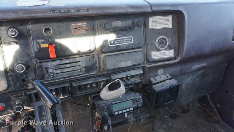 image for item DE3359 1989 International S2500 crane truck