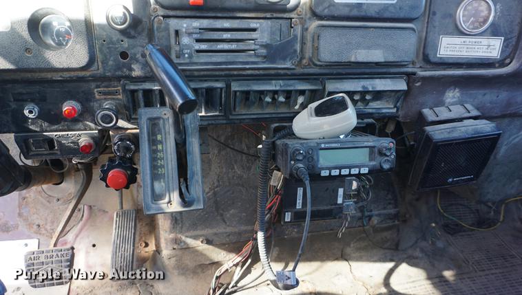 image for item DE3359 1989 International S2500 crane truck