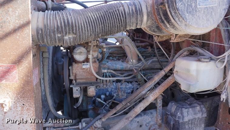 image for item DE3359 1989 International S2500 crane truck