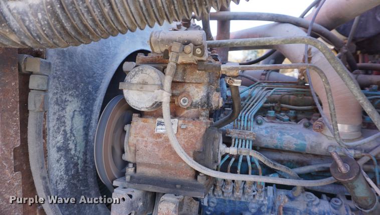 image for item DE3359 1989 International S2500 crane truck