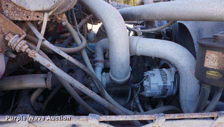 image for item DE3359 1989 International S2500 crane truck