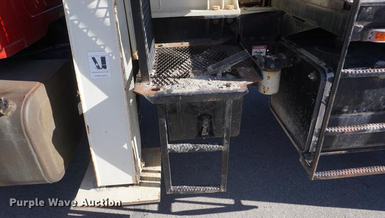 image for item DE3359 1989 International S2500 crane truck