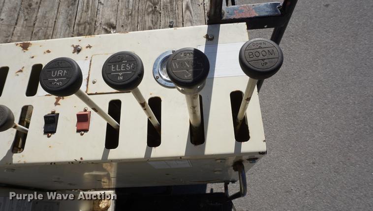 image for item DE3359 1989 International S2500 crane truck