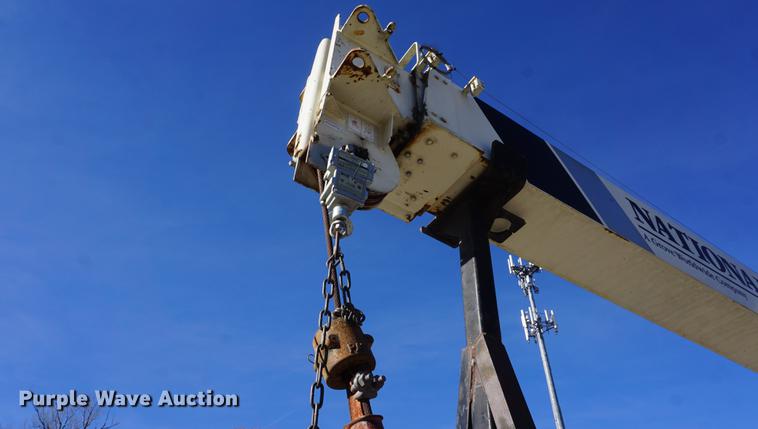 image for item DE3359 1989 International S2500 crane truck