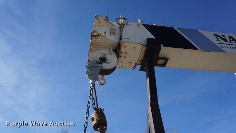 image for item DE3359 1989 International S2500 crane truck