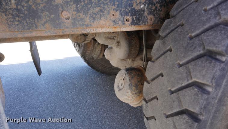 image for item DE3359 1989 International S2500 crane truck