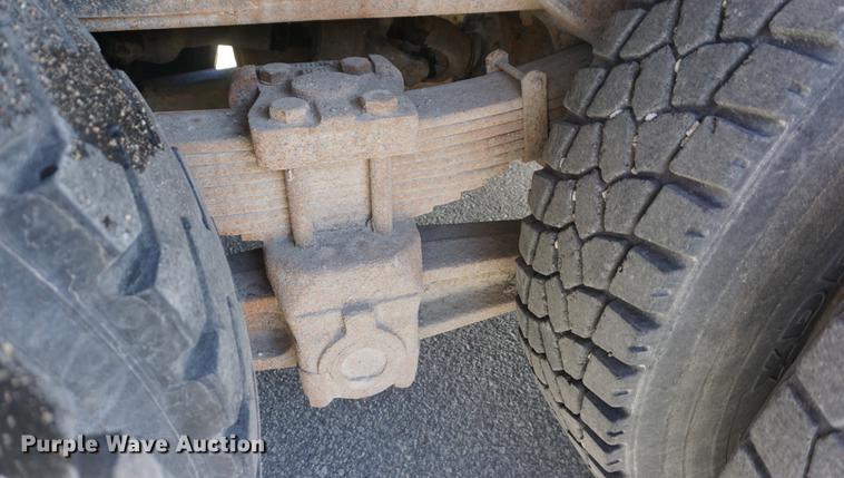 image for item DE3359 1989 International S2500 crane truck