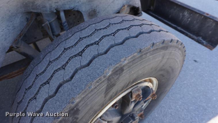 image for item DE3359 1989 International S2500 crane truck