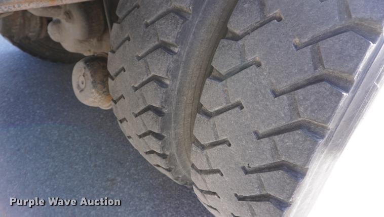 image for item DE3359 1989 International S2500 crane truck