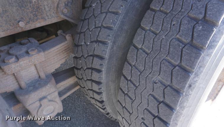 image for item DE3359 1989 International S2500 crane truck