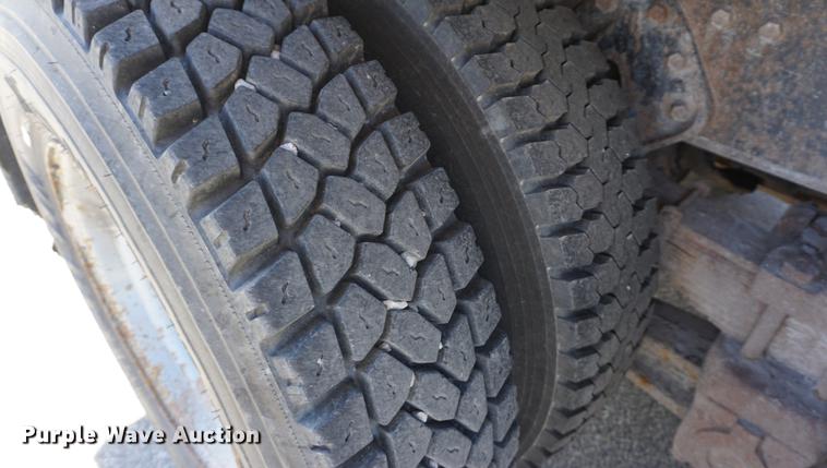 image for item DE3359 1989 International S2500 crane truck