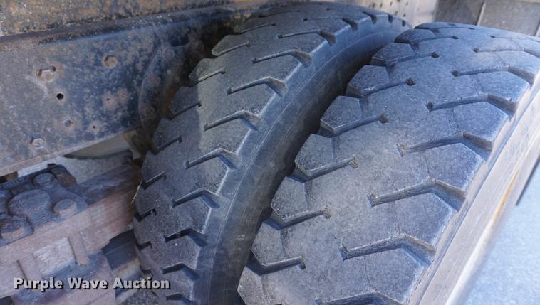 image for item DE3359 1989 International S2500 crane truck