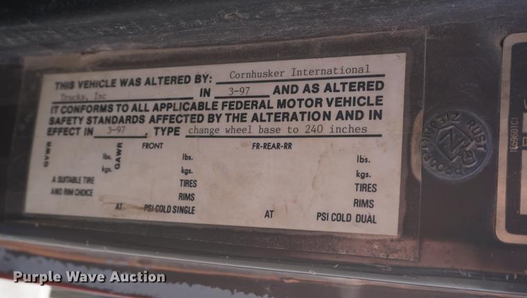 image for item DE3359 1989 International S2500 crane truck