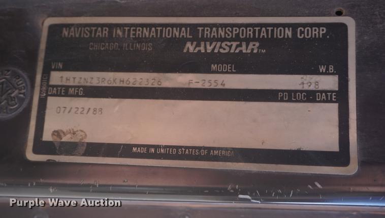 image for item DE3359 1989 International S2500 crane truck