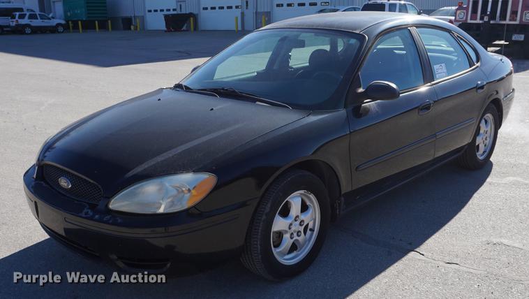 image for item DE3362 2004 Ford Taurus