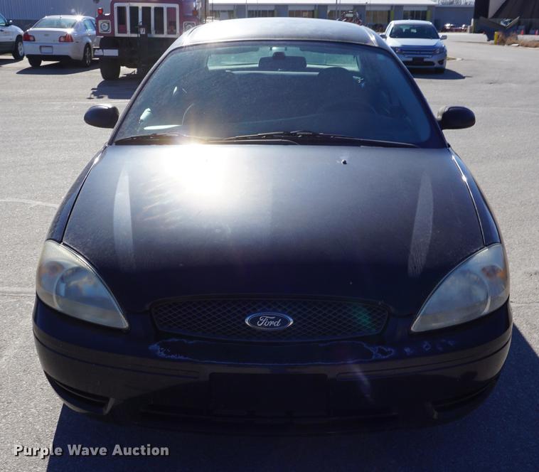 image for item DE3362 2004 Ford Taurus