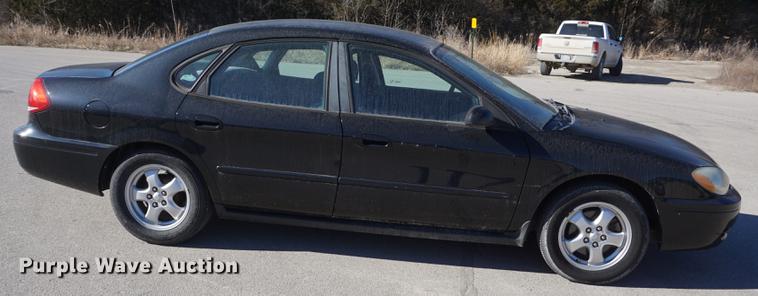 image for item DE3362 2004 Ford Taurus
