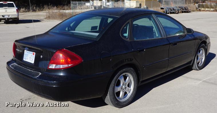 image for item DE3362 2004 Ford Taurus