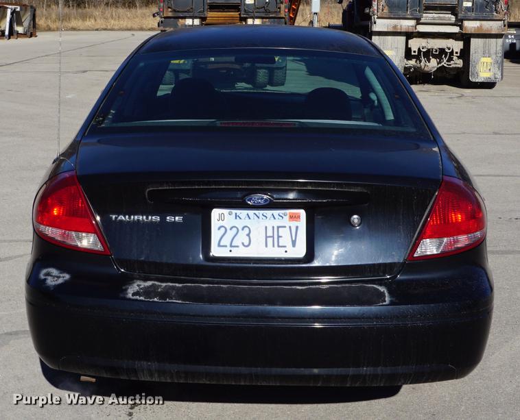 image for item DE3362 2004 Ford Taurus