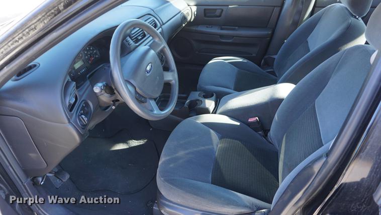 image for item DE3362 2004 Ford Taurus