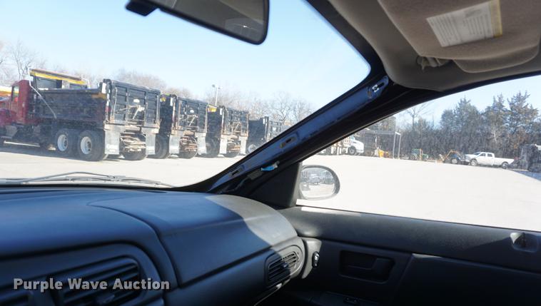 image for item DE3362 2004 Ford Taurus