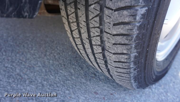 image for item DE3362 2004 Ford Taurus