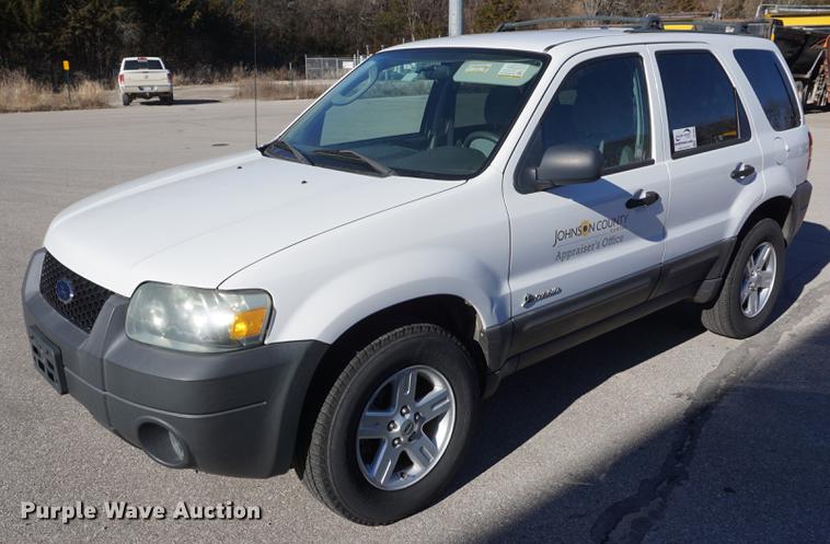 image for item DE3364 2005 Ford Escape Hybrid SUV