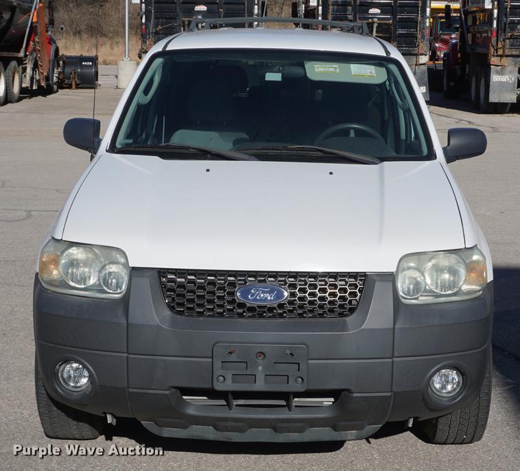 image for item DE3364 2005 Ford Escape Hybrid SUV