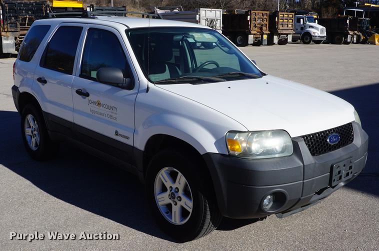 image for item DE3364 2005 Ford Escape Hybrid SUV